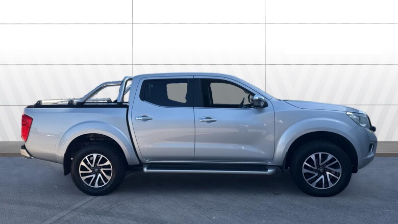 Nissan Navara Np300 Diesel Double Cab Pick Up N-Connecta 2.3dCi 190 4WD